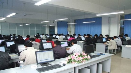 計算機(jī)信息管理實(shí)驗室簡介